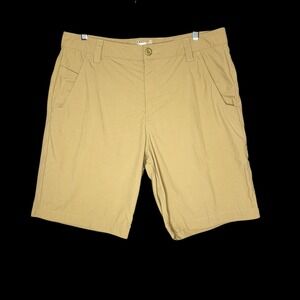 Under Armour UA Chesapeake Shorts Mens Size‎ 36 Beige Loose Fit Nylon HeatGear